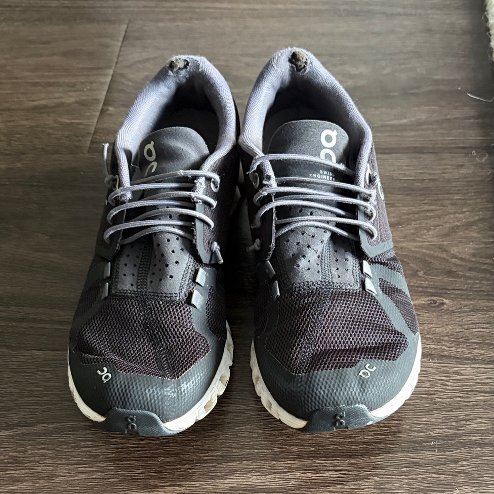 On Cloud 5 sneakers Black size 8